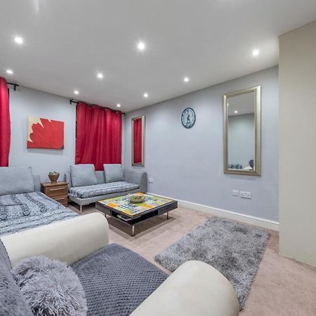 Elegant And Chic 2-Bedroom Basement Apartment In Paddington London Luaran gambar