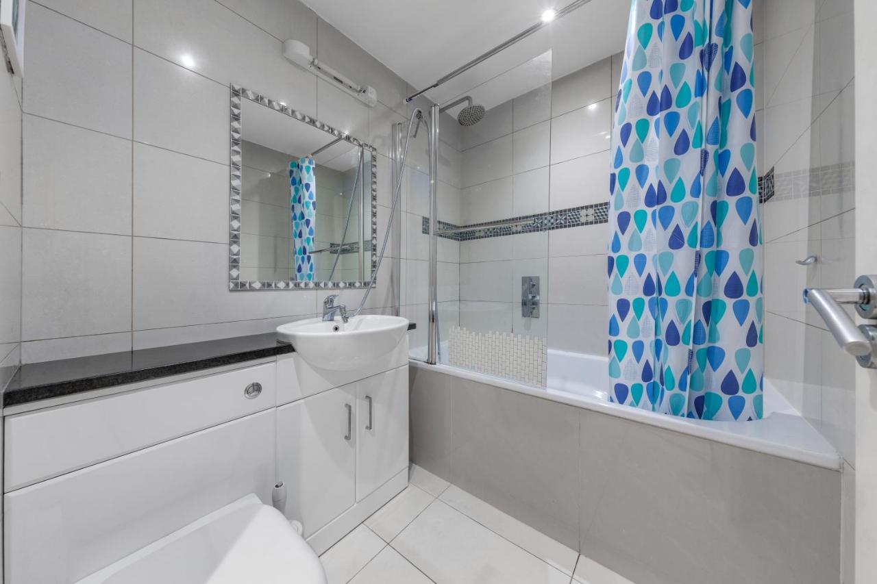 Elegant And Chic 2-Bedroom Basement Apartment In Paddington London Luaran gambar
